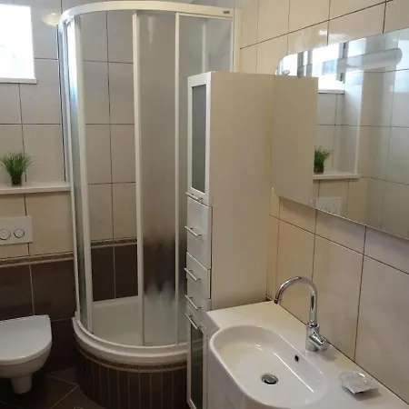 With A Parking Space - 15433 * Split