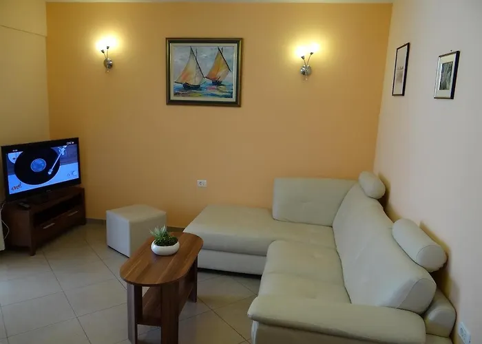 With A Parking Space - 15433 * Split